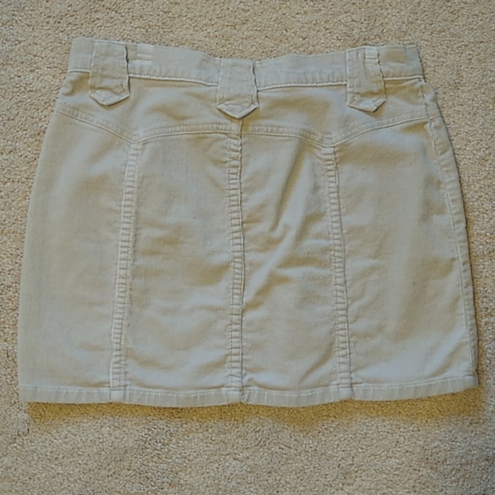 Junior Corduroy Skirt. Jalate Jeans Wear. Size 5/6. Color: Beige. - Picture 2 of 5